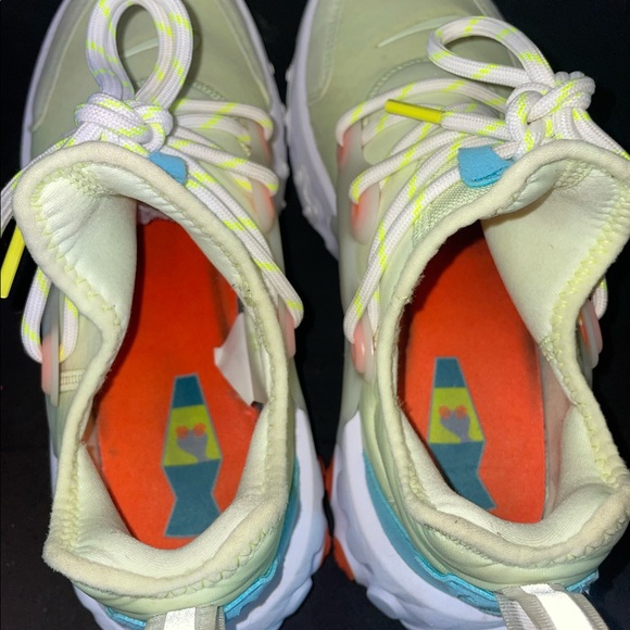 Nike React Presto 'Psychedelic Lava' - Picture 6 of 7
